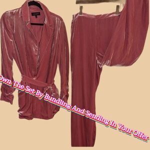 Like New St. John women wide leg suit trousers, pink velvet sz med just bottoms